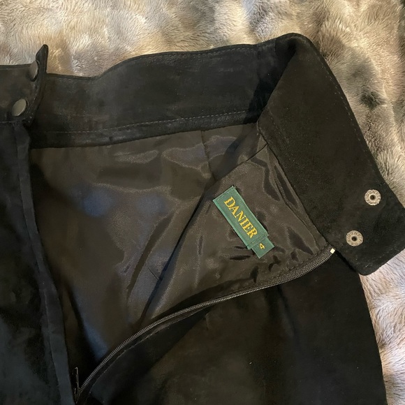 Danier genuine suede mini skirt - Picture 3 of 3